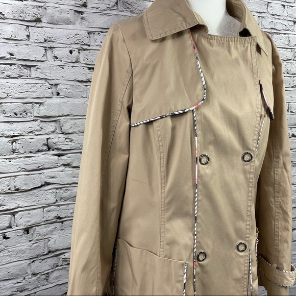 GUESS Rain Coat 🧥 - Picture 2 of 12